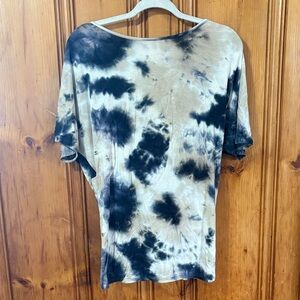 Viamor Tie-Dye Women's Top in Blue and Tan - Twisted Back - Size Large